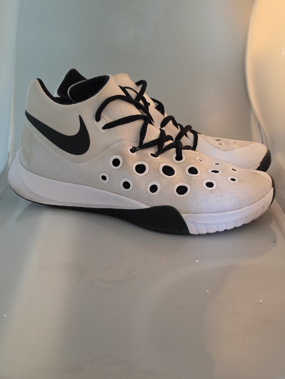 Nike 2015 Hyperflight Men’s White and Black Athletic Basketball Shoes